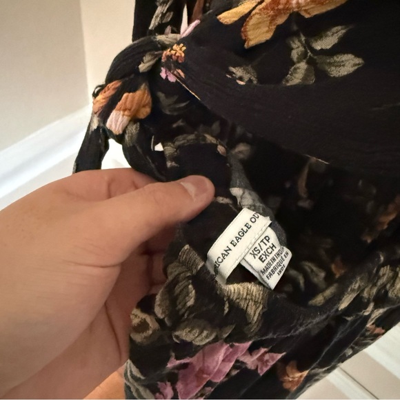 American Eagle Summer Preppy Floral Black Jumpsuit Sz XS V-Neck Tie Back Flowy - Picture 6 of 9